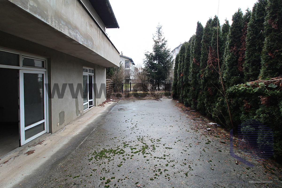 16 Dvorište sl. 1.jpg